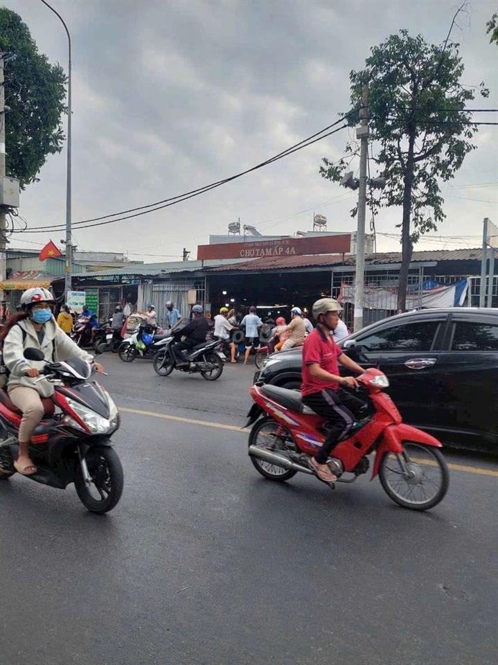 Cho thuê nhà Mặt tiền hẽm đường Phạm Hùng DT.4m×17m } 1 Lầu 3Phòng 2wc