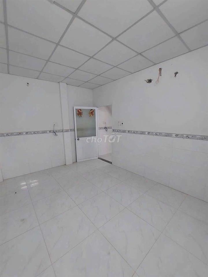 Cho thuê nhà Mặt tiền hẽm đường Phạm Hùng DT.4m×17m } 1 Lầu 3Phòng 2wc