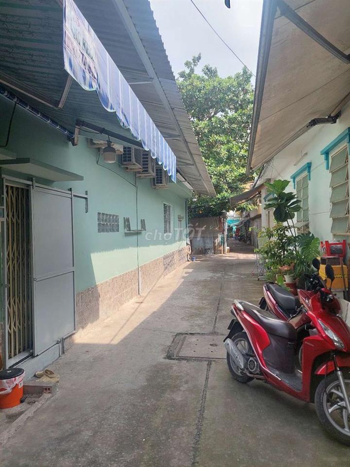 Cho thuê nhà đường Phạm Hùng C2 DT.4m×12m } 1Lững 2Phòng 1toilet hẽm4m