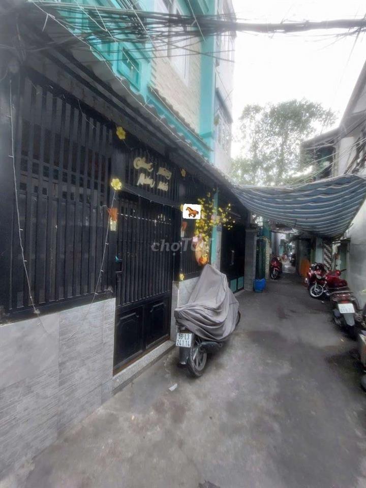 Cho thuê nhà đường Âu Dương Lân P3.Q8 DT.4m×12m } Nhà trệt 1 Phòng 1wc