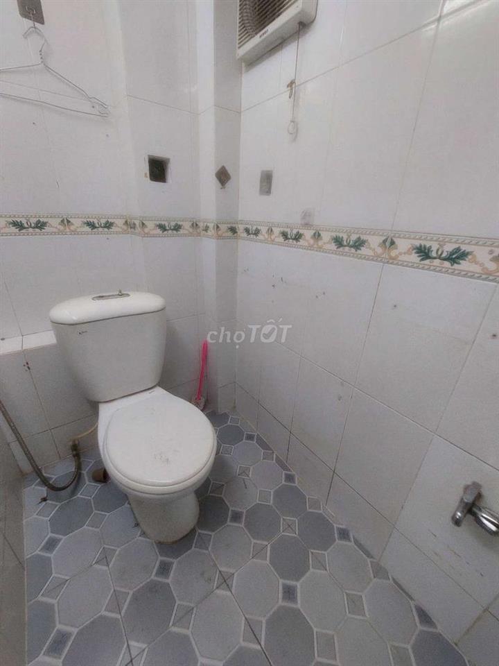 Cho thuê nhà đường Âu Dương Lân P3.Q8 DT.4m×12m } Nhà trệt 1 Phòng 1wc