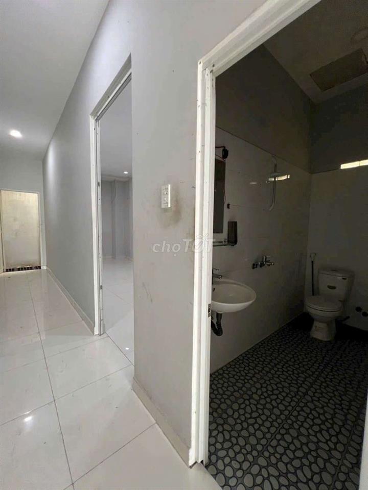 Cho thuê nhà đường Phạm Hùng C2 DT.3m×17m } 1 Lầu 3Phòng 2toilet hẽm4m