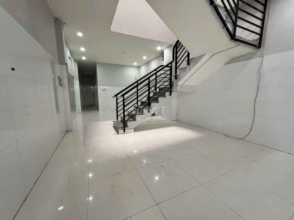 Cho thuê nhà đường Phạm Hùng C2 DT.3m×17m } 1 Lầu 3Phòng 2toilet hẽm4m