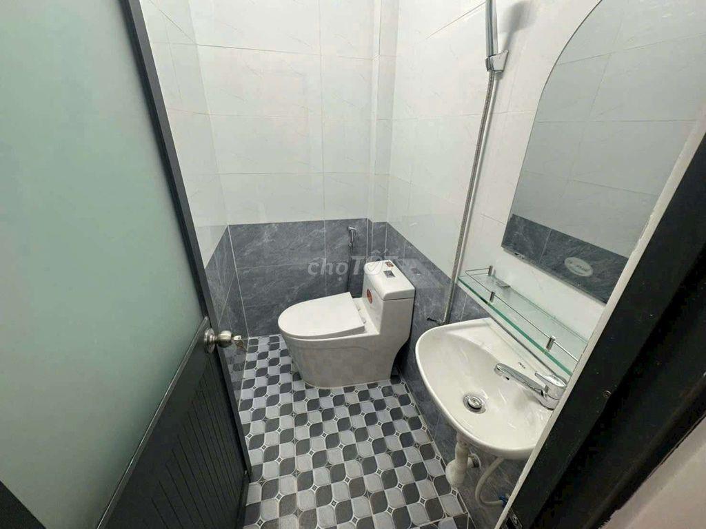 Cho thuê nhà đường Quốc Lộ 50 Liên tỉnh 5 DT.4m×15m } 1Lầu 2Phòng 2wc
