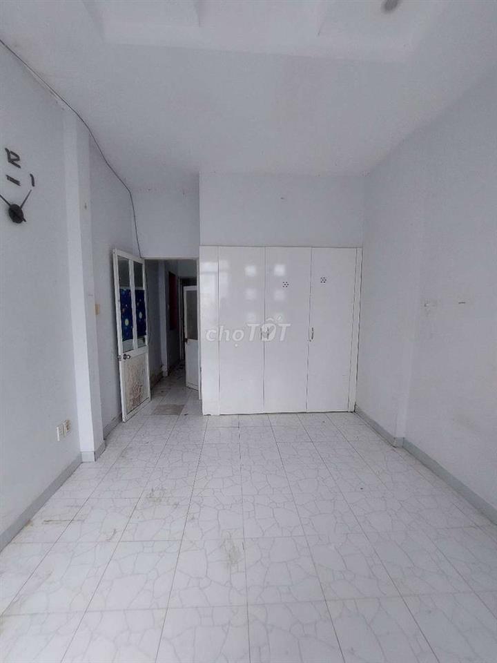 Cho thuê nhà Mặt Tiền đường Bùi Minh Trực P5.Q8 DT.4m×14m, 1Lầu 3Phòng