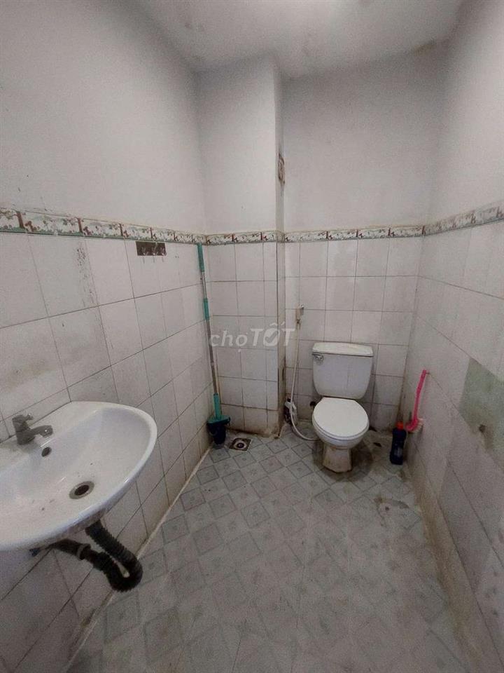 Cho thuê nhà Mặt Tiền đường Bùi Minh Trực P5.Q8 DT.4m×14m, 1Lầu 3Phòng