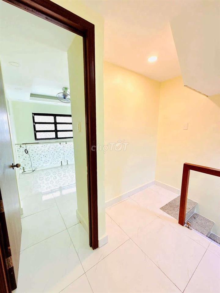 Cho thuê nhà đường Mạc Vân Q5. DT.3×7 } 2 Lầu 2 Phòng 2 toilet hẽm 4m5