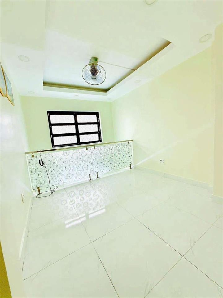 Cho thuê nhà đường Mạc Vân Q5. DT.3×7 } 2 Lầu 2 Phòng 2 toilet hẽm 4m5