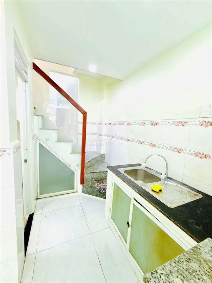 Cho thuê nhà đường Mạc Vân Q5. DT.3×7 } 2 Lầu 2 Phòng 2 toilet hẽm 4m5