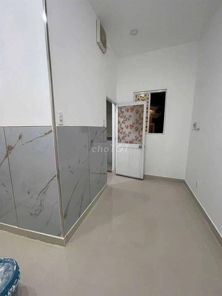 Cho thuê nhà đường Phạm Thế Hiển P3Q8 DT.3m5×6m5 } 2Lầu 2Phòng 2toilet