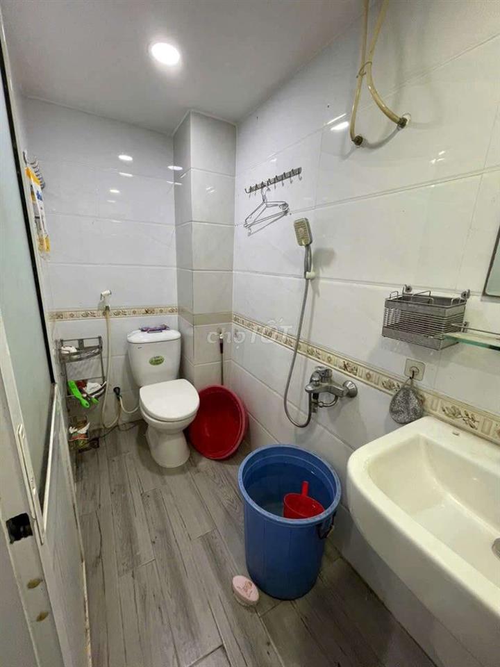 Cho thuê nhà đường Phạm Thế Hiển P3Q8 DT.3m5×6m5 } 2Lầu 2Phòng 2toilet