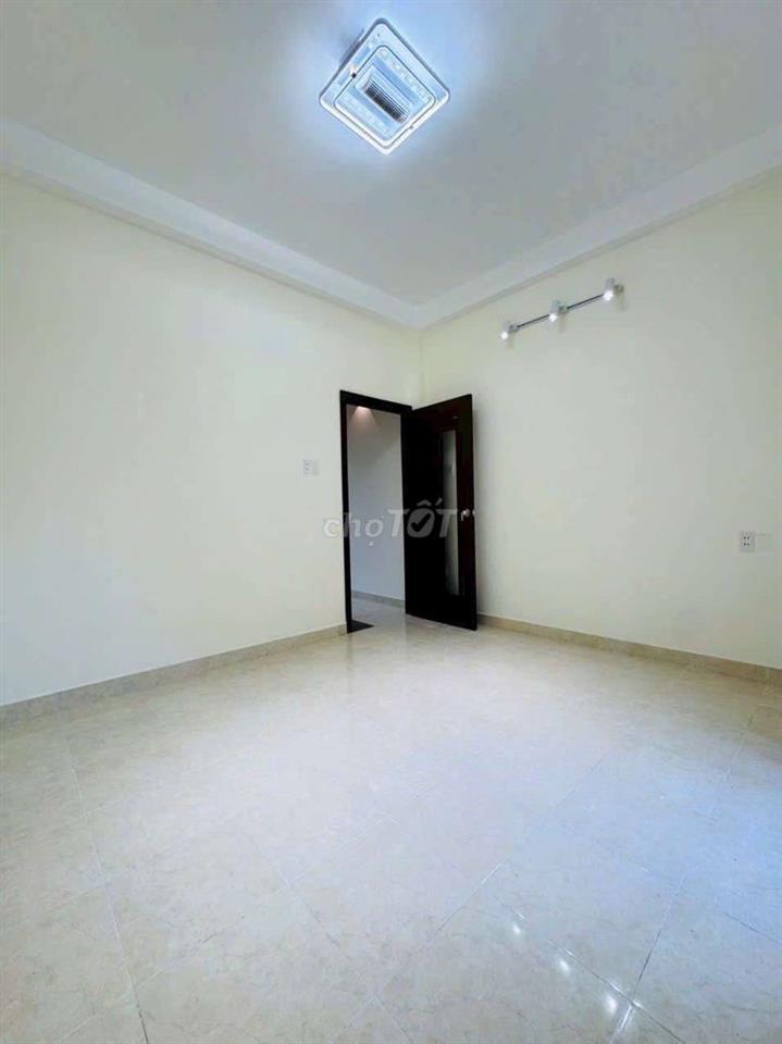 📢📢📢 OTO NGỦ TRONG NHÀ, MT NGUYỄN MINH HOÀNG. 3 LẦU ST 6PN