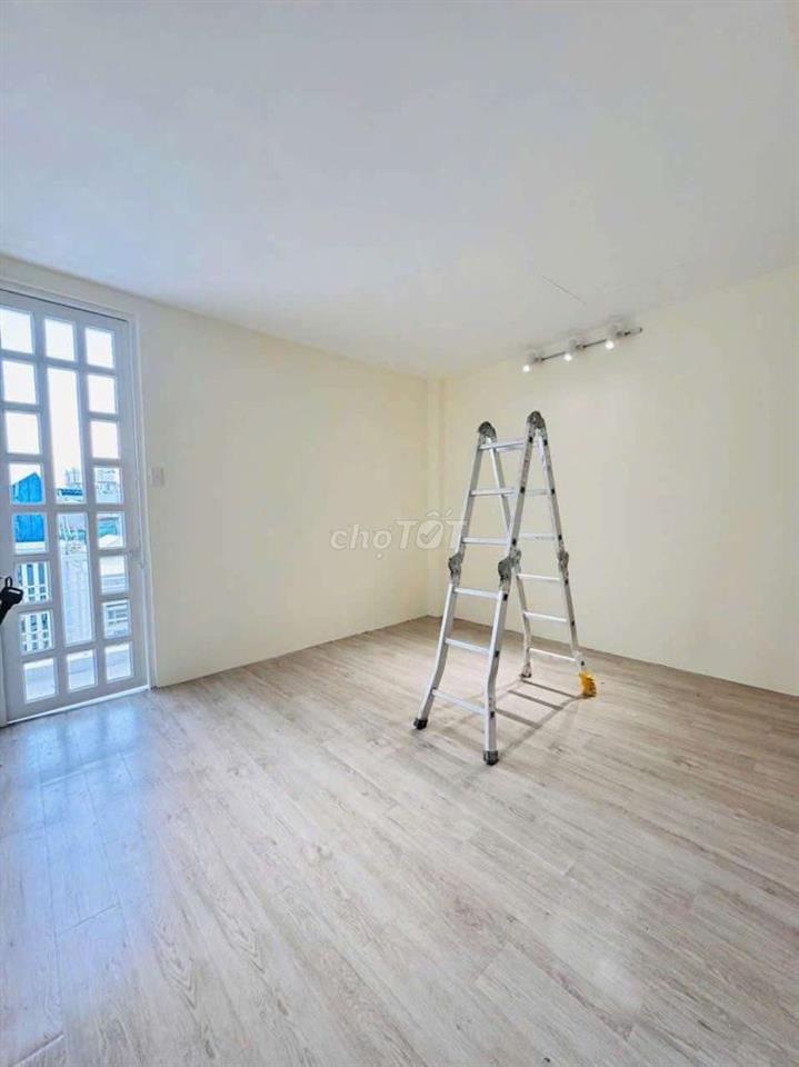 📢📢📢 OTO NGỦ TRONG NHÀ, MT NGUYỄN MINH HOÀNG. 3 LẦU ST 6PN