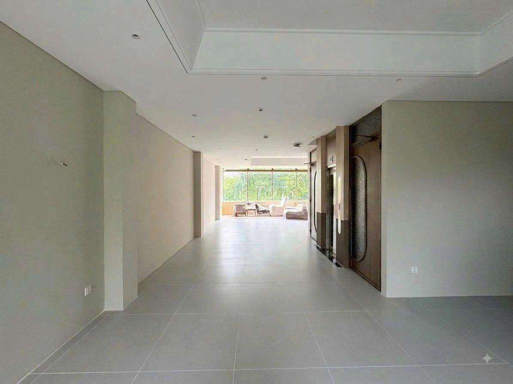 TÒA NHÀ KHU VIP - Cửu Long  P2, Tân Bình - Hầm Xe, Thang Máy, Sàn Suốt