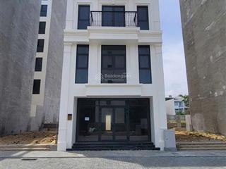 Bán căn nhà mt trần phú 5 tầng,dt 125m2, view hồ điều hòa, liền kề vincom, cách biển 1km, giá tốt