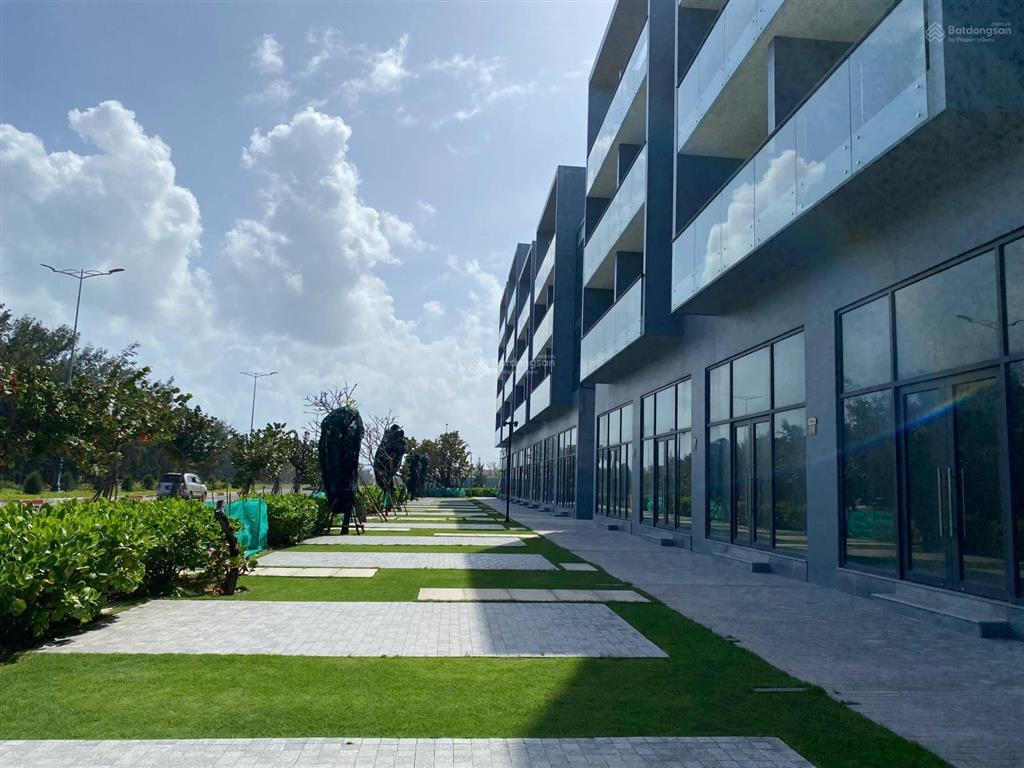 Siêu góc 3 mặt tiền! shophouse 4 tầng 196m2 mặt biển độc lập  kết nối thẳng đến tháp nghinh phong