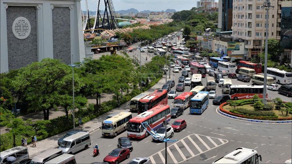 Em cần bán gấp mảnh đất xây khách sạn view biển trung tâm bãi cháy đã có giấy phép xây khách sạn