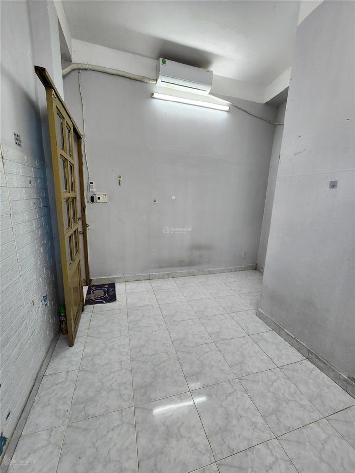 Cho thuê phòng có máy lạnh  wc riêng, 18m2 trung tâm q10 giá 3,2 tr/tháng