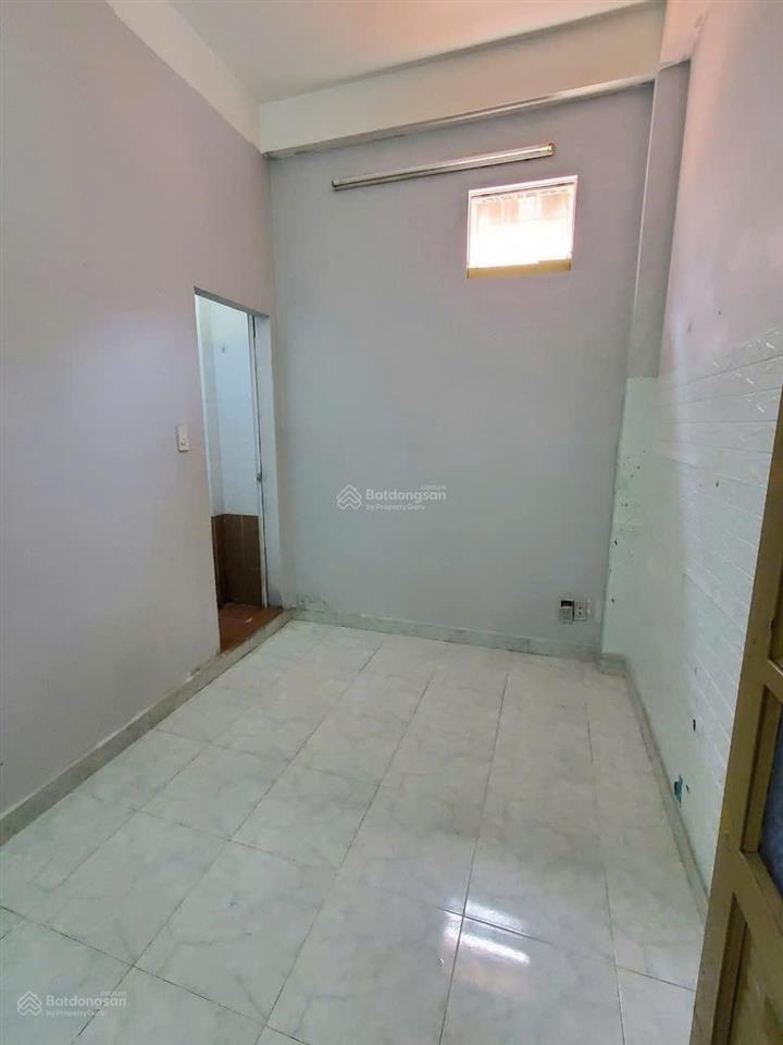 Nhỉnh 3tr  có phòng tiện nghi tại quận 10  18m2 có máy lạnh, wc riêng