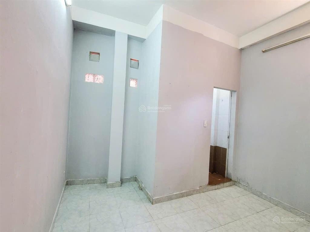 Nhỉnh 3tr  có phòng tiện nghi tại quận 10  18m2 có máy lạnh, wc riêng