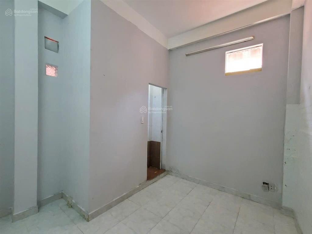 Nhỉnh 3tr  có phòng tiện nghi tại quận 10  18m2 có máy lạnh, wc riêng