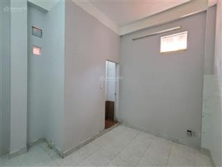 Nhỉnh 3tr  có phòng tiện nghi tại quận 10  18m2 có máy lạnh, wc riêng
