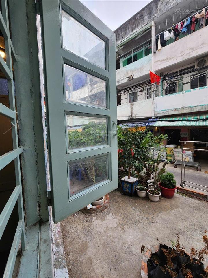 Phòng mới, đẹp  có nội thất cơ bản, có cửa sổ lớn q8 sát q10