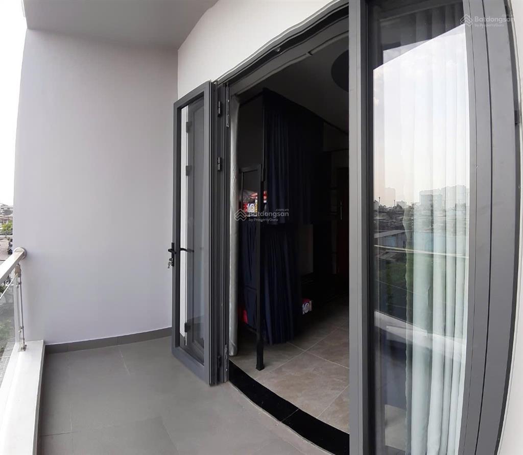 Cho thuê phòng phòng trống 18m2, có bancol, máy lạnh, bếp, máy giặt