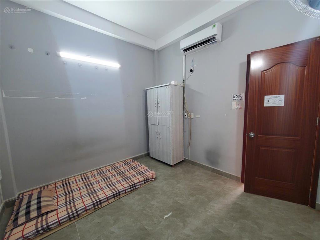 Cho thuê phòng phòng trống 18m2, có bancol, máy lạnh, bếp, máy giặt