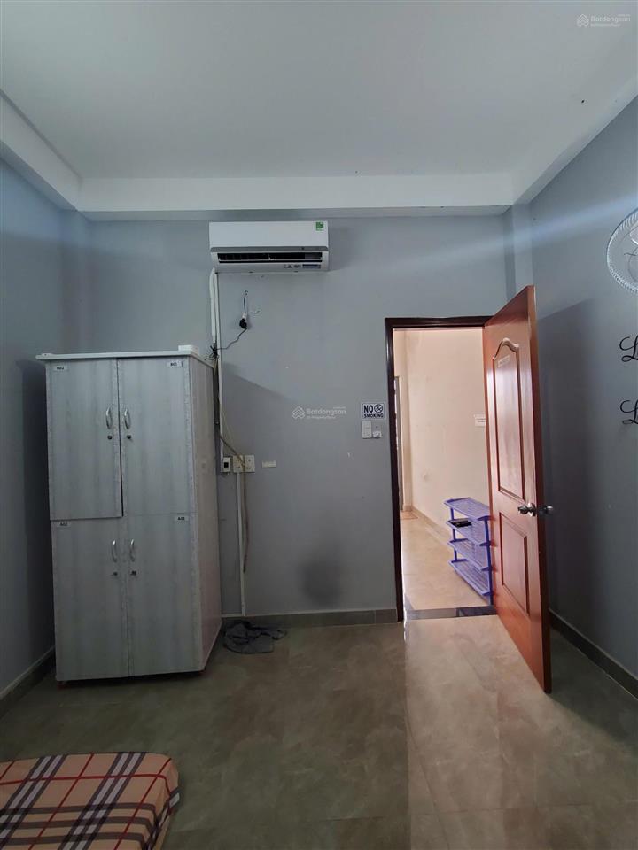 Cho thuê phòng phòng trống 18m2, có bancol, máy lạnh, bếp, máy giặt