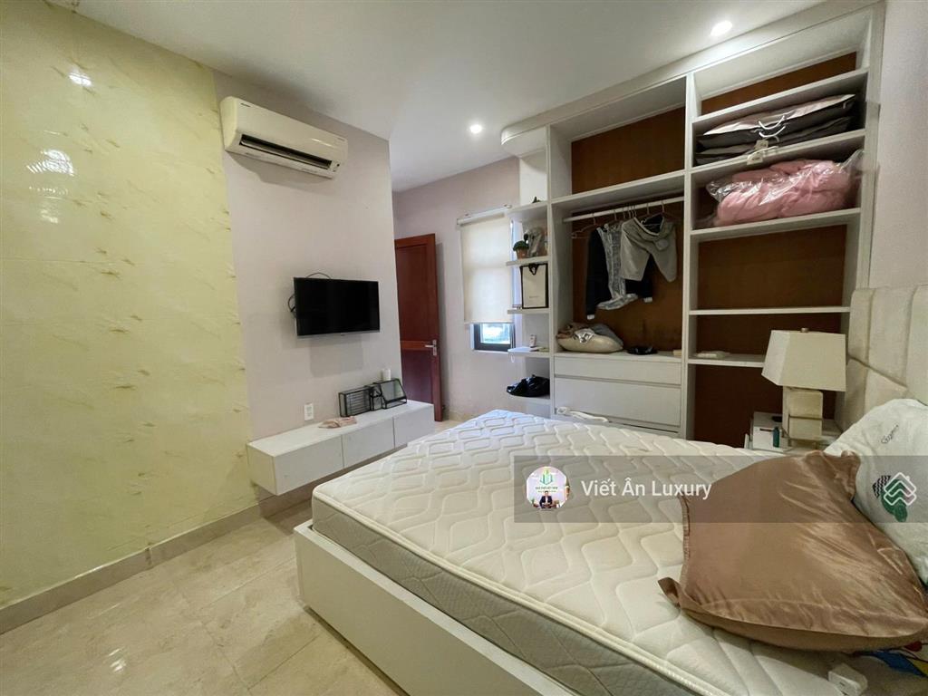 Bán gấp nhà hxh đề thám, quận 1  sát bên bùi viện. lô góc không lộ giới  giá 12.5 tỷ  giữ tiền