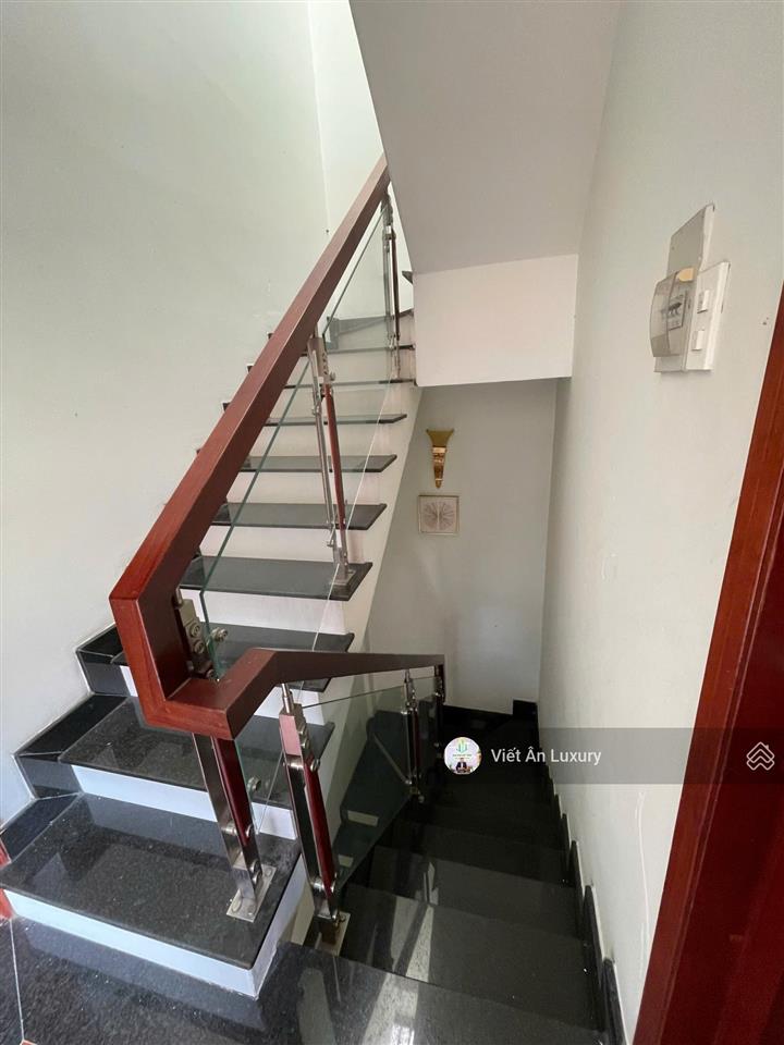 Bán gấp nhà hxh đề thám, quận 1  sát bên bùi viện. lô góc không lộ giới  giá 12.5 tỷ  giữ tiền