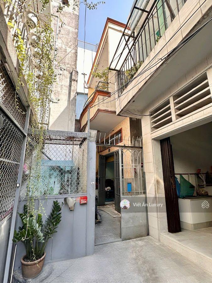 Bán nhà nát diện tích lớn 76m hẻm cô giang, phú nhuận giá dưới 100 triệu/m. tiện xây mới