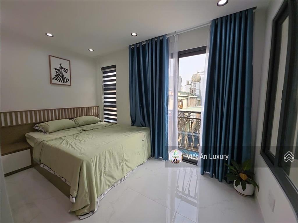 Bàn nhà mới full nội thất khu ẩm thực phan xích long. nhà 5tầng 5pn  2 mặt hẻm thoáng giá 9.5 tỷ