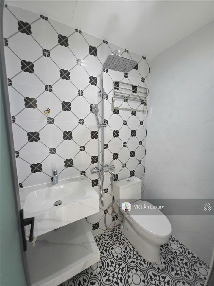 Bàn nhà mới full nội thất khu ẩm thực phan xích long. nhà 5tầng 5pn  2 mặt hẻm thoáng giá 9.5 tỷ