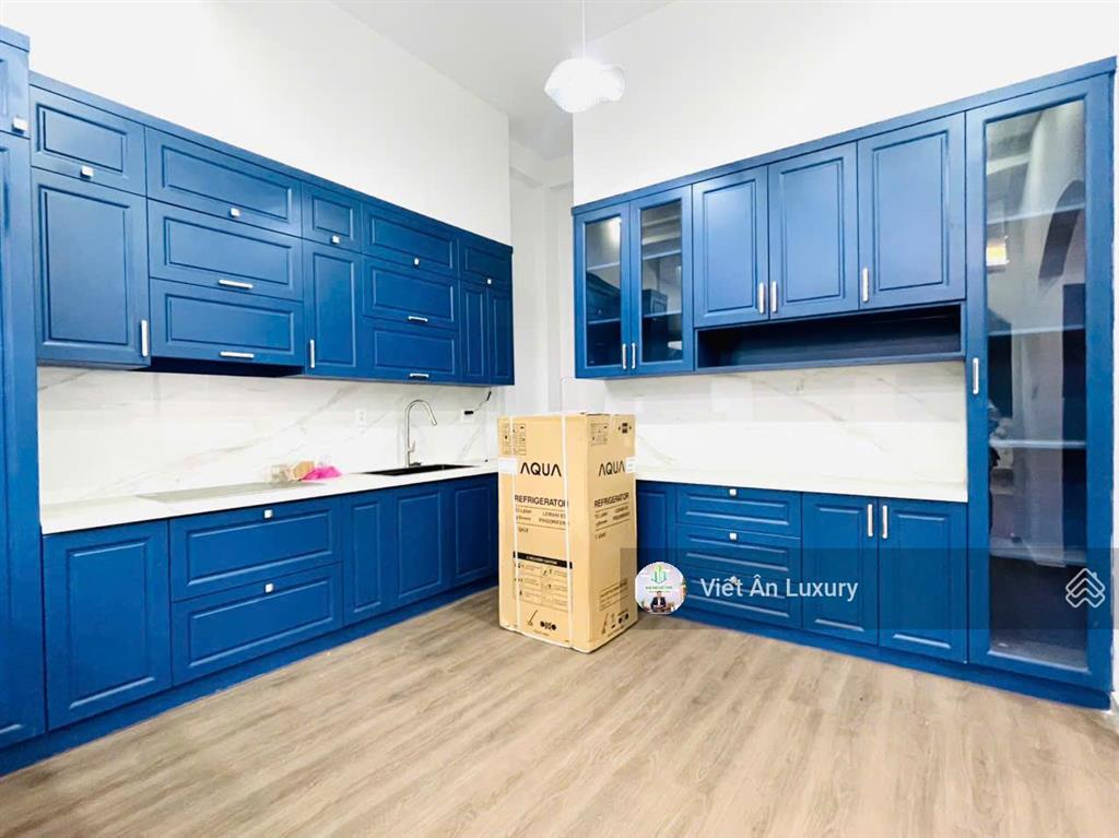 Bán nhà mặt tiền trần hữu trang, phú nhuận hầm + thang máy + hồ bơi ngang 6m giá tốt hiếm có