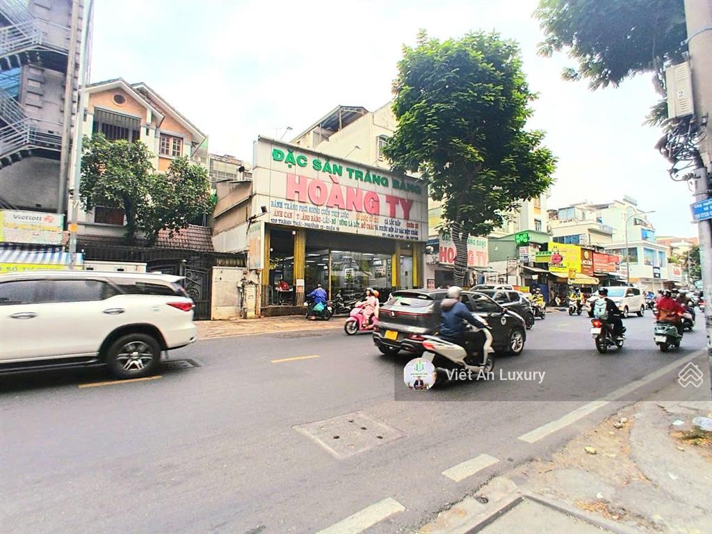 Bán đất tặng nhà 2 tầng thành thái q10  nở hậu 5.5m  hẻm xe hơi