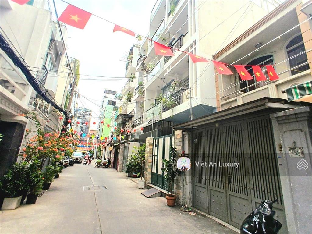 Bán đất tặng nhà 2 tầng thành thái q10  nở hậu 5.5m  hẻm xe hơi