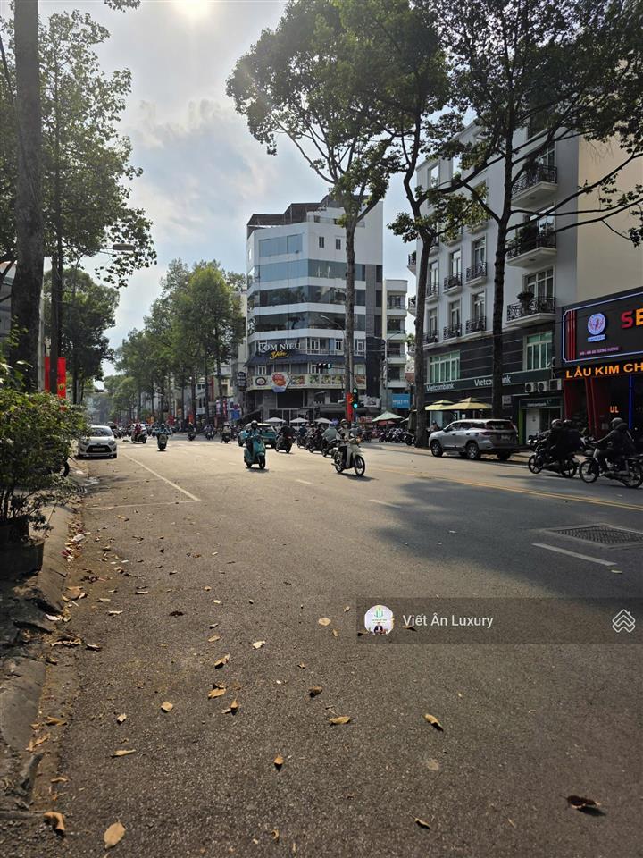 Bán nhà nguyễn trãi  quận 5, diện tích 121m², nhà 4 tầng có thang máy, giá 30 tỷ. vị trí kết nối