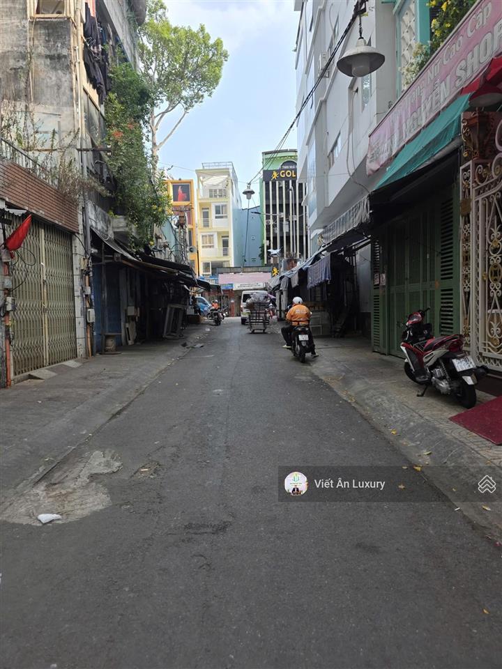 Bán nhà nguyễn trãi  quận 5, diện tích 121m², nhà 4 tầng có thang máy, giá 30 tỷ. vị trí kết nối