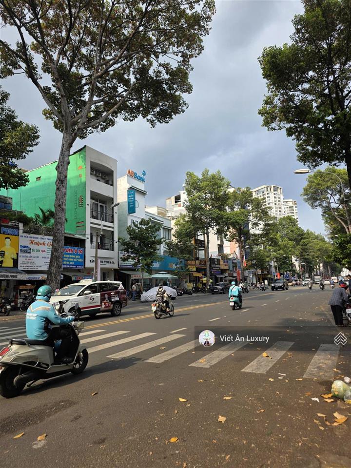 Bán nhà nguyễn trãi  quận 5, diện tích 121m², nhà 4 tầng có thang máy, giá 30 tỷ. vị trí kết nối