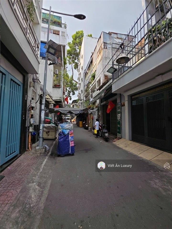 Bán nhà nguyễn trãi  quận 5, diện tích 121m², nhà 4 tầng có thang máy, giá 30 tỷ. vị trí kết nối