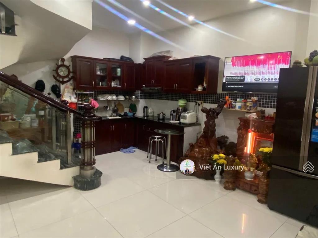 Cầm 7.5 tỷ mua nhà quận 1 thì ở hẻm cụt, mua quận 3 thì được nguyên căn 4 tầng đúc thật! chốt ngay!