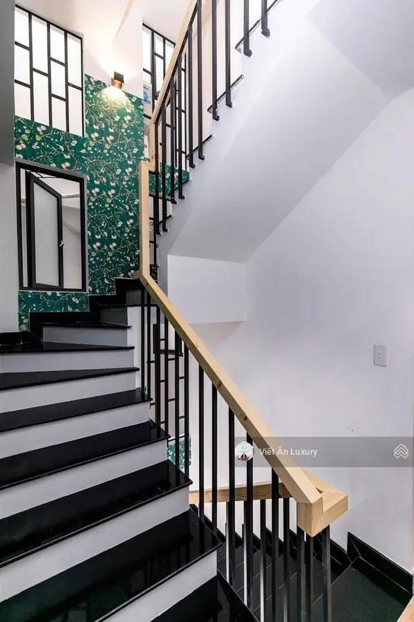 Cầm 7.5 tỷ mua nhà quận 1 thì ở hẻm cụt, mua quận 3 thì được nguyên căn 4 tầng đúc thật! chốt ngay!