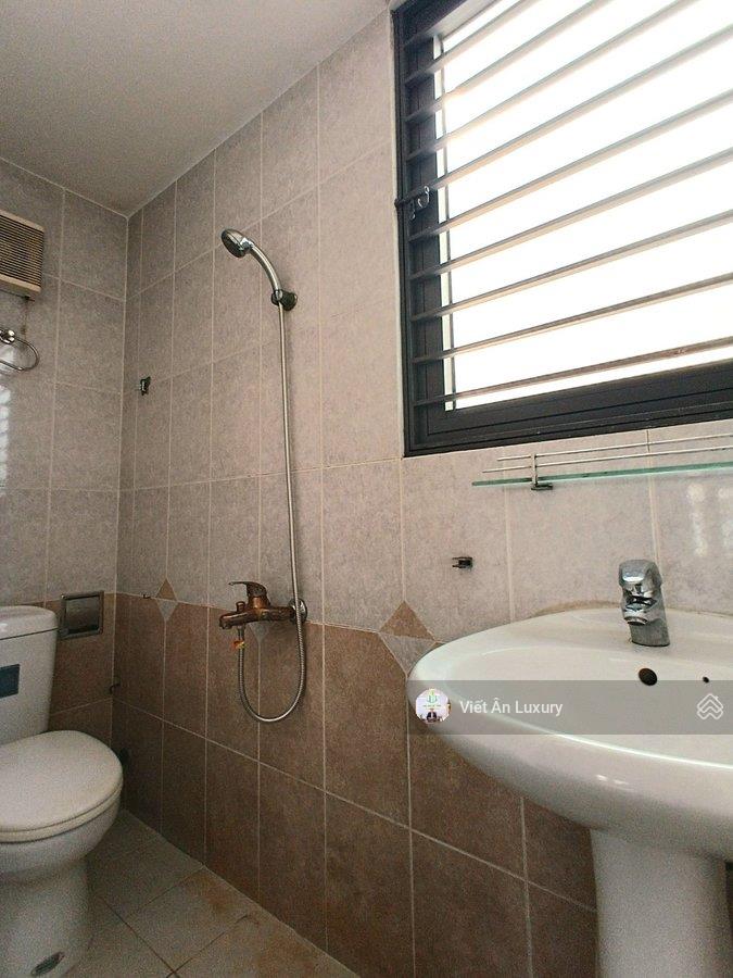 Bán nhanh nhà hxh quận 1  thông trần hưng đạo & võ văn kiệt  chỉ 8.4 tỷ