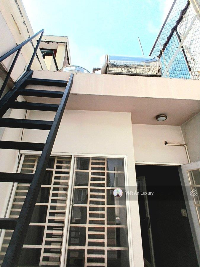 Bán nhanh nhà hxh quận 1  thông trần hưng đạo & võ văn kiệt  chỉ 8.4 tỷ