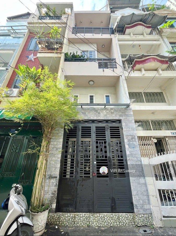 Bán nhanh nhà hxh quận 1  thông trần hưng đạo & võ văn kiệt  chỉ 8.4 tỷ