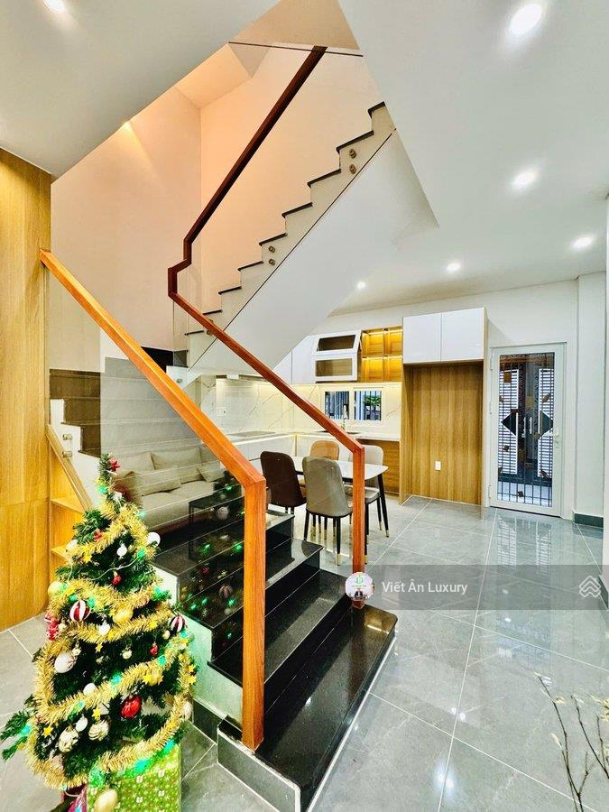 Cú sốc phú nhuận nhà "bụng bự" nở hậu gần 7m  cách hẻm xe hơi đúng 1 bước chân