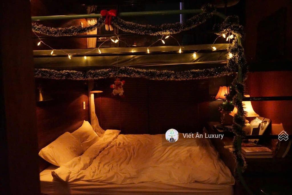 Bán homestay ngay bùi viện, đề thám, quận 1  5 tầng  4pn kép kín  dòng tiền 30tr/tháng. giá 7 tỷ
