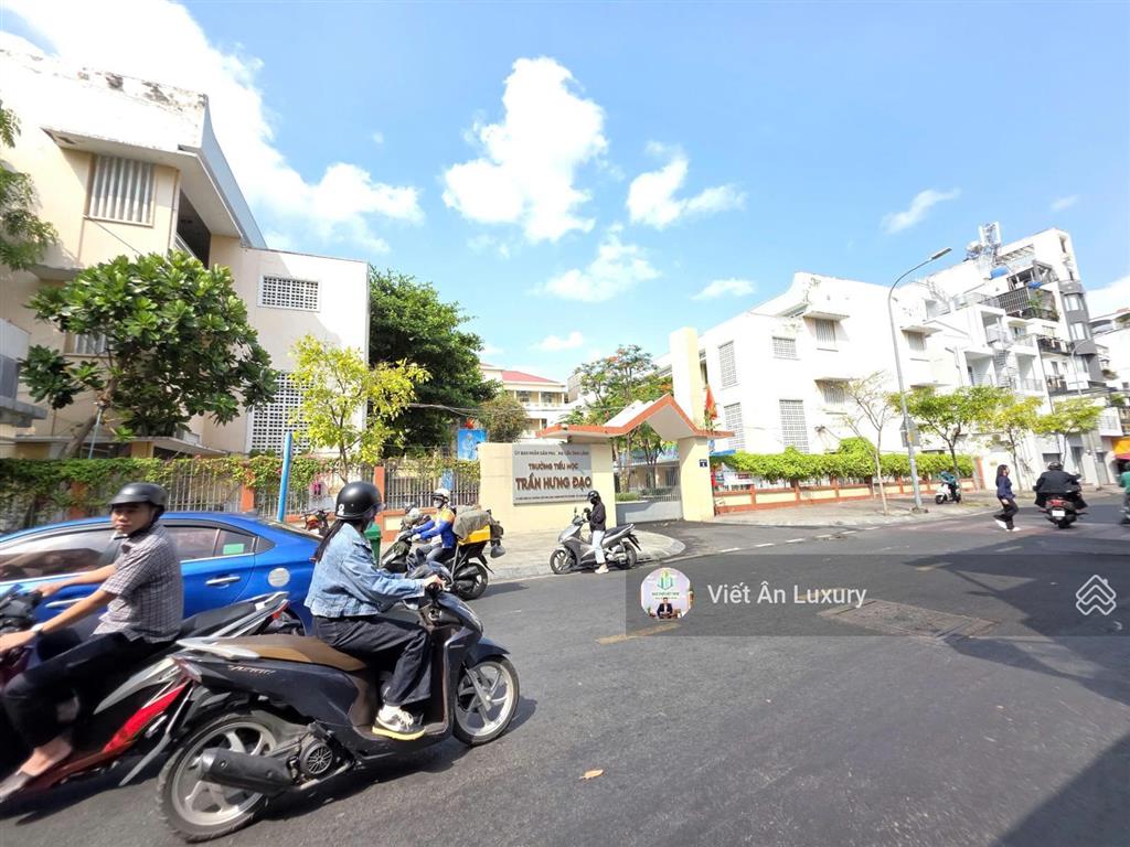 Nhà đẹp trần đình xu quận 1, hxh full nội thất khai thác airbnb tốt  kế bên trường học
